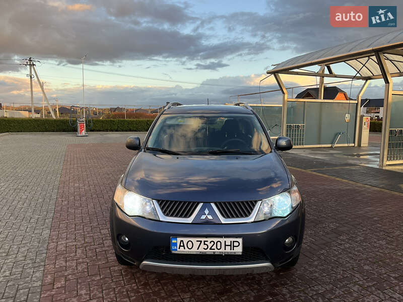 Внедорожник / Кроссовер Mitsubishi Outlander 2008 в Хусте фото 2 Внедорожник / Кроссовер Mitsubishi Outlander 2008 в Хусте