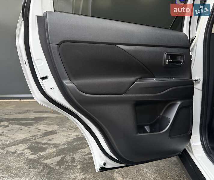 Внедорожник / Кроссовер Mitsubishi Outlander 2021 в Киеве фото 34 Внедорожник / Кроссовер Mitsubishi Outlander 2021 в Киеве