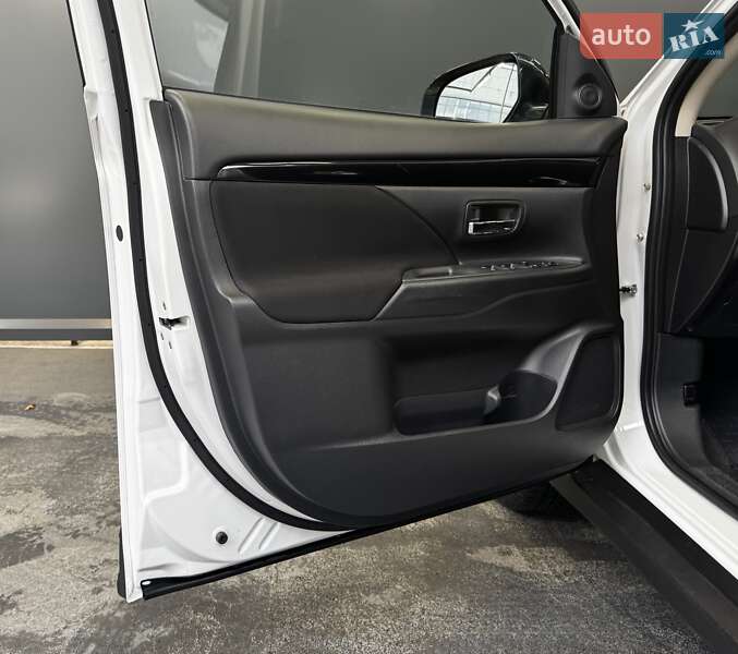 Внедорожник / Кроссовер Mitsubishi Outlander 2021 в Киеве фото 32 Внедорожник / Кроссовер Mitsubishi Outlander 2021 в Киеве