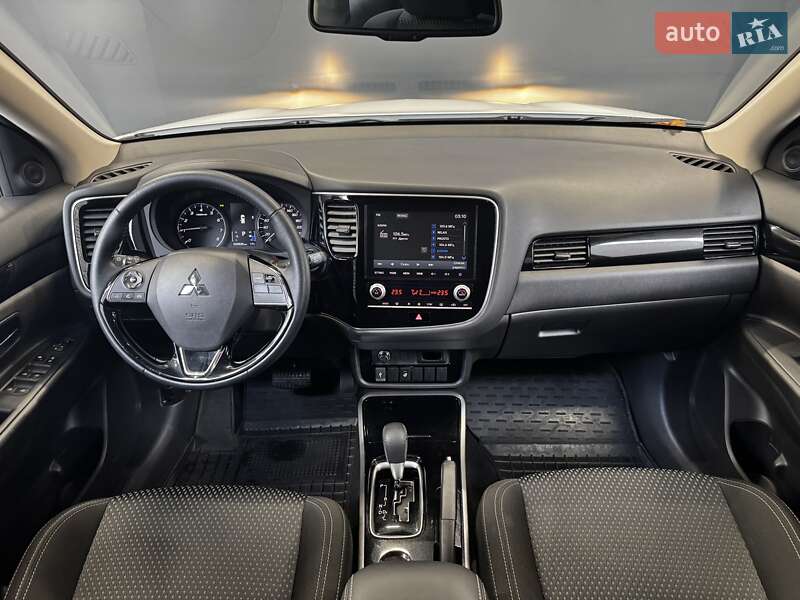 Внедорожник / Кроссовер Mitsubishi Outlander 2021 в Киеве фото 25 Внедорожник / Кроссовер Mitsubishi Outlander 2021 в Киеве