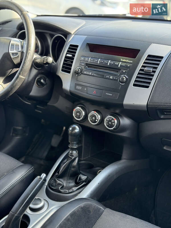 Позашляховик / Кросовер Mitsubishi Outlander 2010 в Івано-Франківську