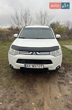 Позашляховик / Кросовер Mitsubishi Outlander 2013 в Харкові