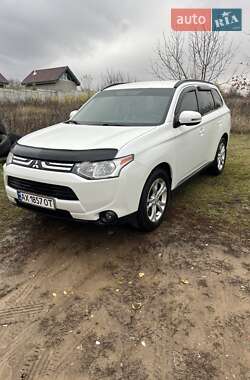 Позашляховик / Кросовер Mitsubishi Outlander 2013 в Харкові