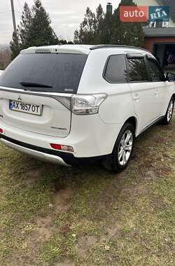 Позашляховик / Кросовер Mitsubishi Outlander 2013 в Харкові
