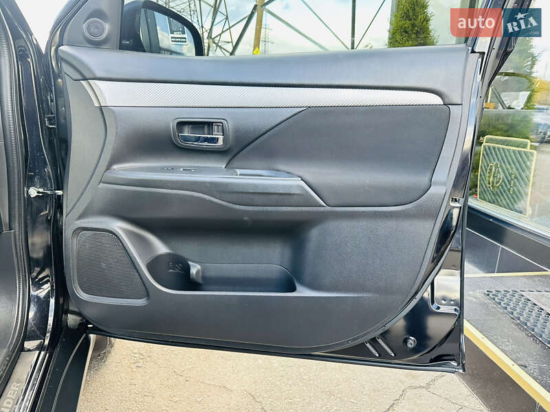 Внедорожник / Кроссовер Mitsubishi Outlander 2018 в Харькове