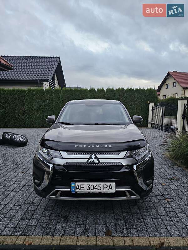 Внедорожник / Кроссовер Mitsubishi Outlander 2021 в Львове