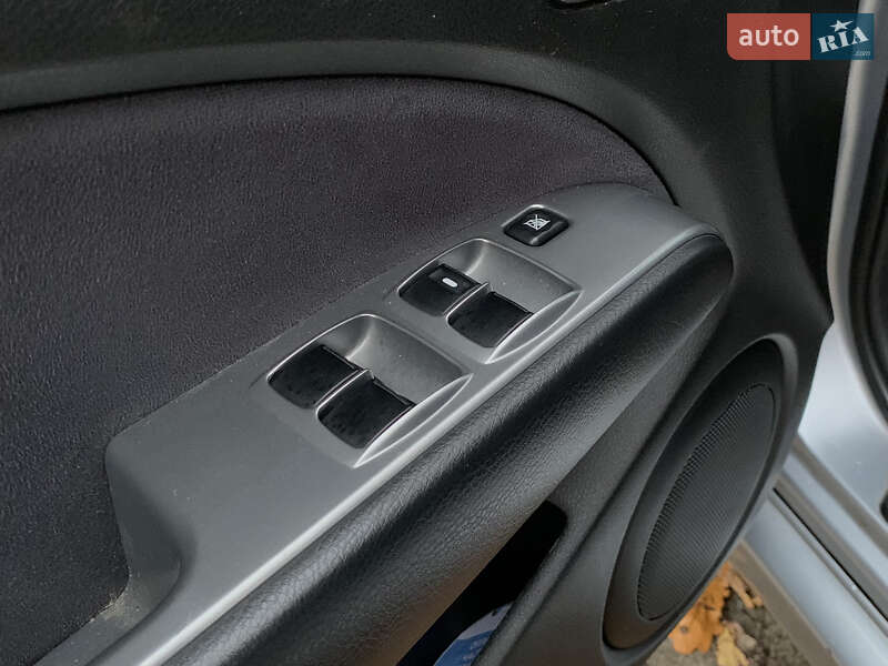 Позашляховик / Кросовер Mitsubishi Outlander 2004 в Ківерцях