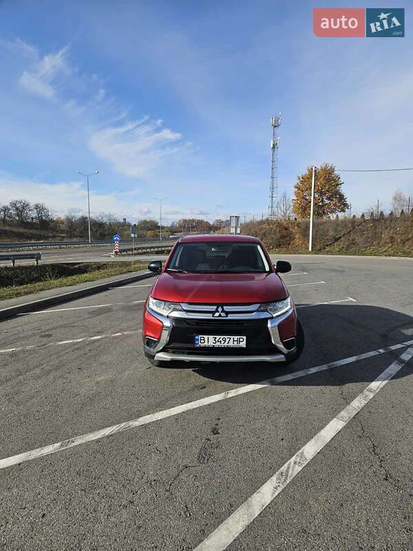 Позашляховик / Кросовер Mitsubishi Outlander 2017 в Полтаві