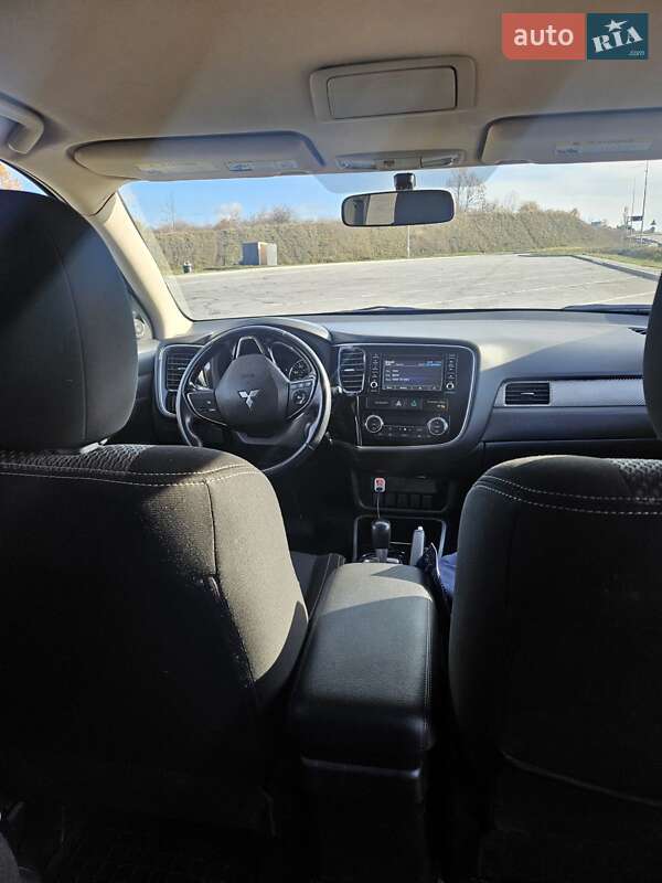 Позашляховик / Кросовер Mitsubishi Outlander 2017 в Полтаві