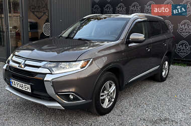 Внедорожник / Кроссовер Mitsubishi Outlander 2015 в Киеве