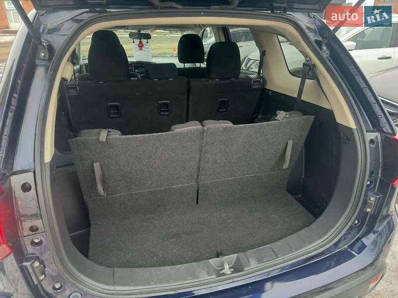 Внедорожник / Кроссовер Mitsubishi Outlander 2016 в Черкассах