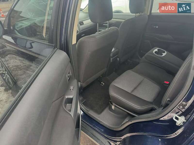 Внедорожник / Кроссовер Mitsubishi Outlander 2016 в Черкассах