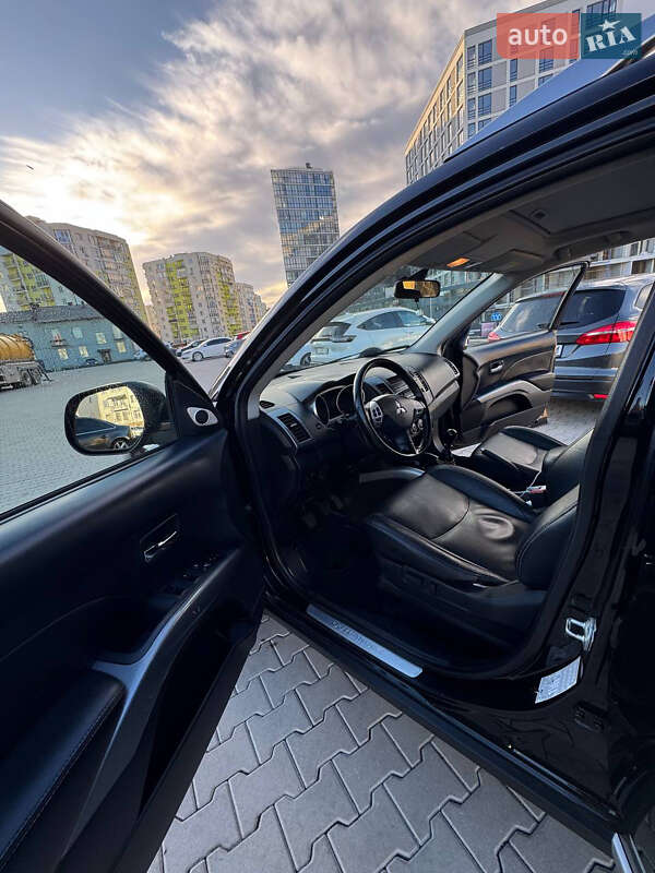 Внедорожник / Кроссовер Mitsubishi Outlander 2008 в Львове