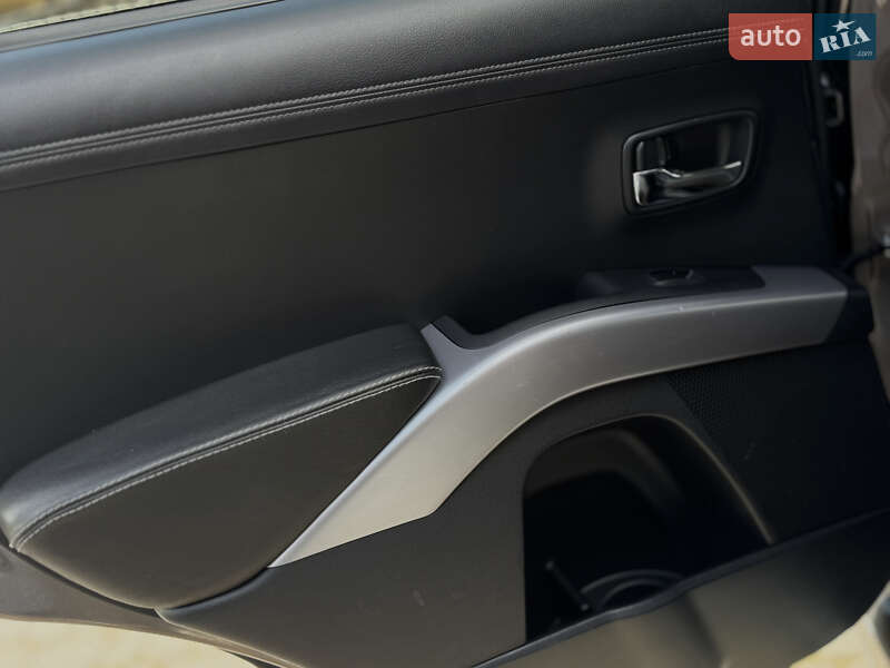 Внедорожник / Кроссовер Mitsubishi Outlander 2012 в Дрогобыче