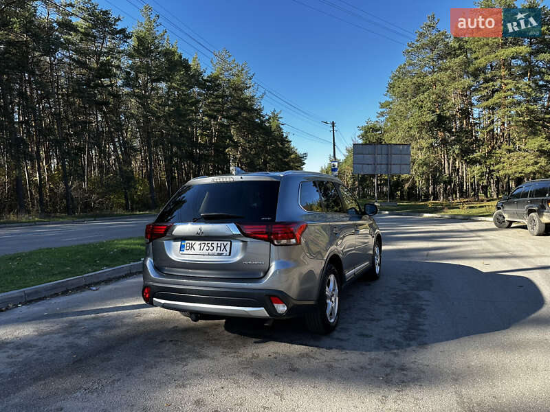 Внедорожник / Кроссовер Mitsubishi Outlander 2017 в Кропивницком фото 5 Внедорожник / Кроссовер Mitsubishi Outlander 2017 в Кропивницком