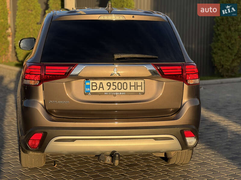 Внедорожник / Кроссовер Mitsubishi Outlander 2020 в Кропивницком фото 8 Внедорожник / Кроссовер Mitsubishi Outlander 2020 в Кропивницком