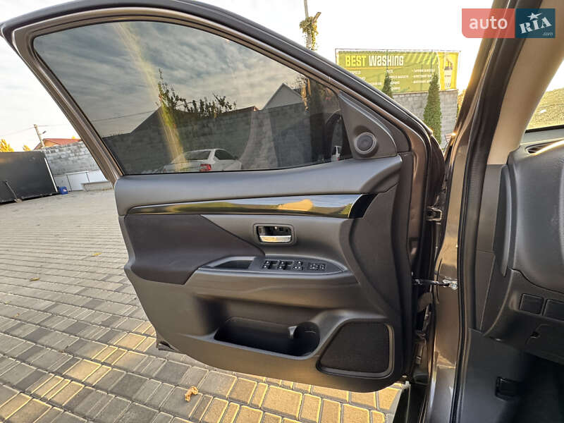 Внедорожник / Кроссовер Mitsubishi Outlander 2020 в Кропивницком фото 19 Внедорожник / Кроссовер Mitsubishi Outlander 2020 в Кропивницком
