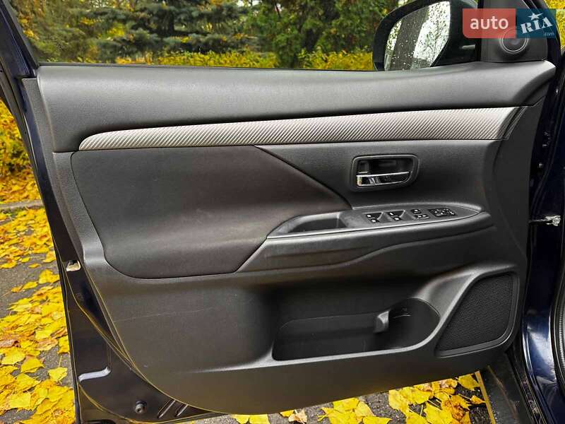 Внедорожник / Кроссовер Mitsubishi Outlander 2016 в Киеве фото 11 Внедорожник / Кроссовер Mitsubishi Outlander 2016 в Киеве