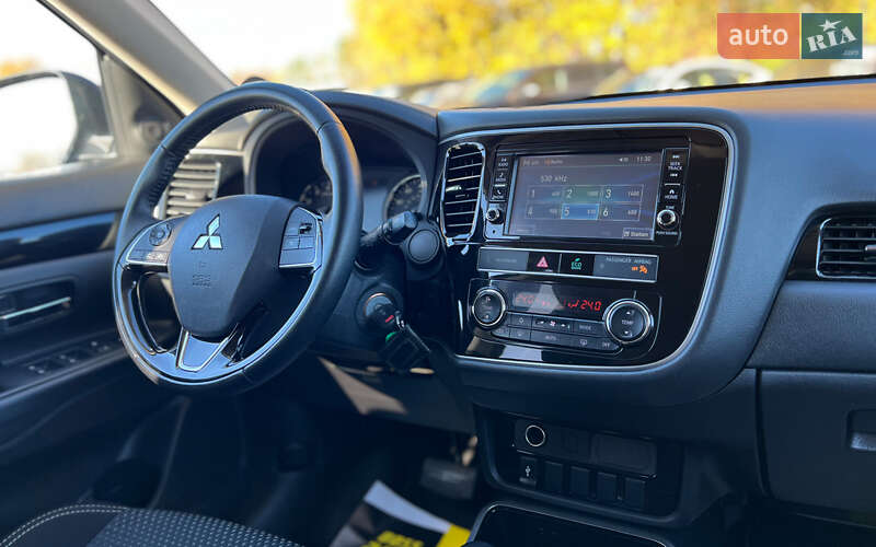Позашляховик / Кросовер Mitsubishi Outlander 2019 в Львові фото 16 Позашляховик / Кросовер Mitsubishi Outlander 2019 в Львові
