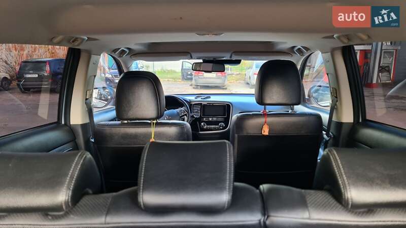 Внедорожник / Кроссовер Mitsubishi Outlander 2016 в Шостке