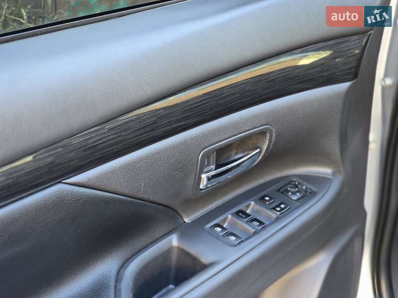 Внедорожник / Кроссовер Mitsubishi Outlander 2015 в Харькове фото 19 Внедорожник / Кроссовер Mitsubishi Outlander 2015 в Харькове