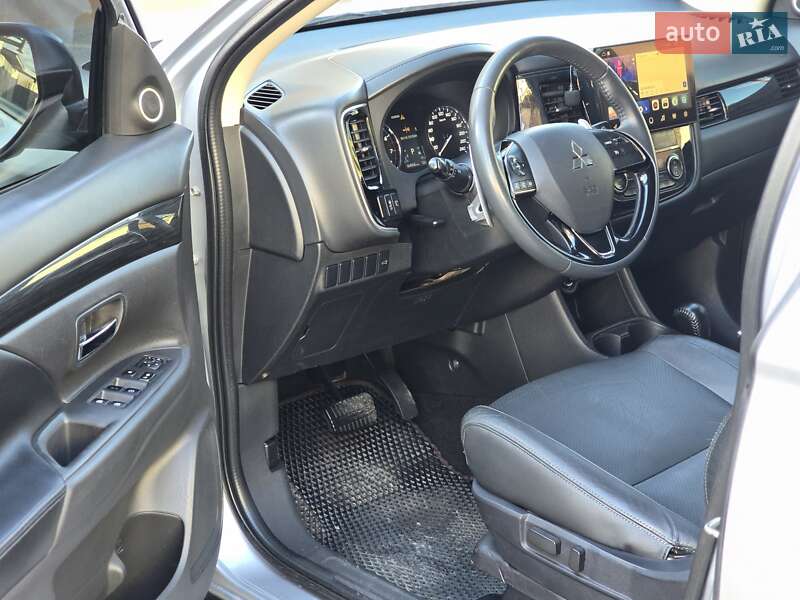 Внедорожник / Кроссовер Mitsubishi Outlander 2015 в Харькове фото 12 Внедорожник / Кроссовер Mitsubishi Outlander 2015 в Харькове