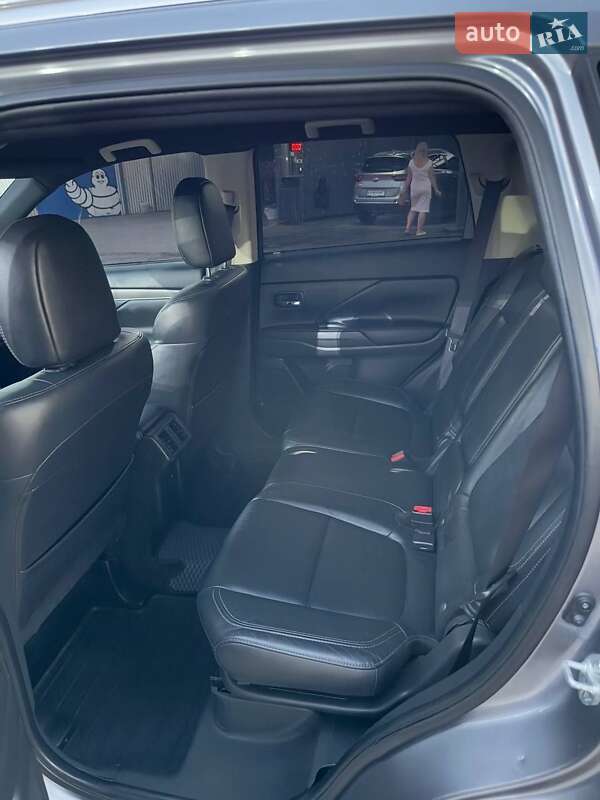 Позашляховик / Кросовер Mitsubishi Outlander 2019 в Кривому Розі фото 8 Позашляховик / Кросовер Mitsubishi Outlander 2019 в Кривому Розі