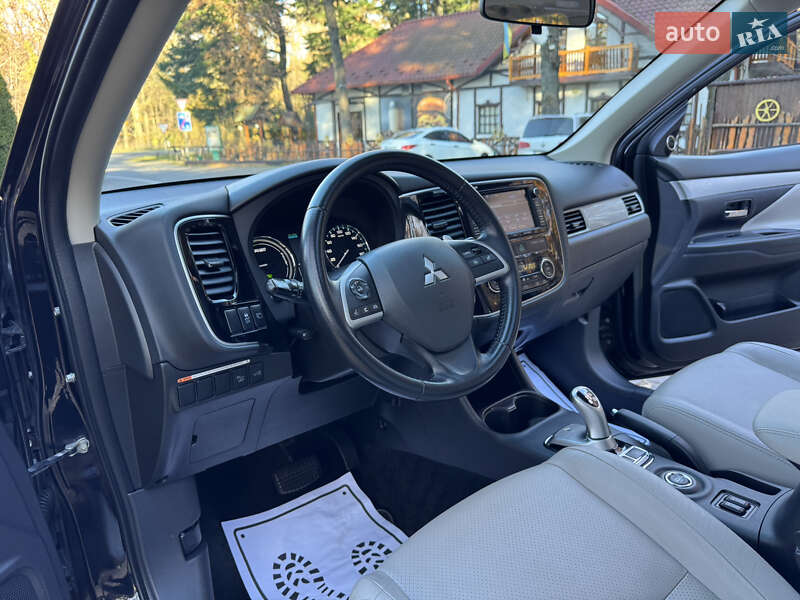 Внедорожник / Кроссовер Mitsubishi Outlander 2014 в Дрогобыче