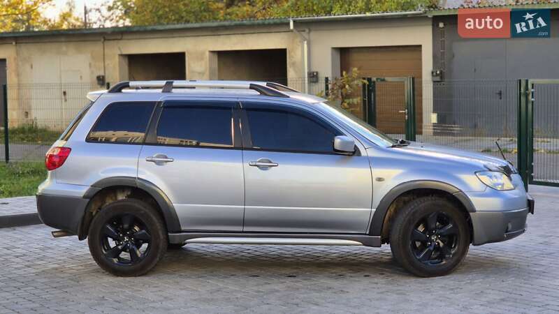 Позашляховик / Кросовер Mitsubishi Outlander 2005 в Миколаєві
