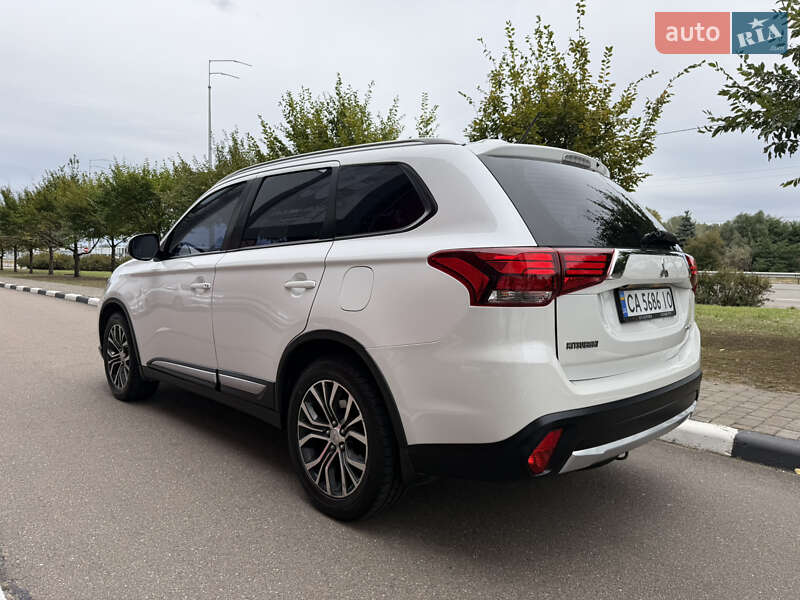 Внедорожник / Кроссовер Mitsubishi Outlander 2015 в Киеве