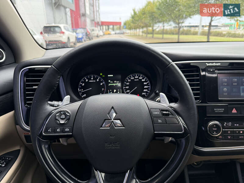 Внедорожник / Кроссовер Mitsubishi Outlander 2015 в Киеве