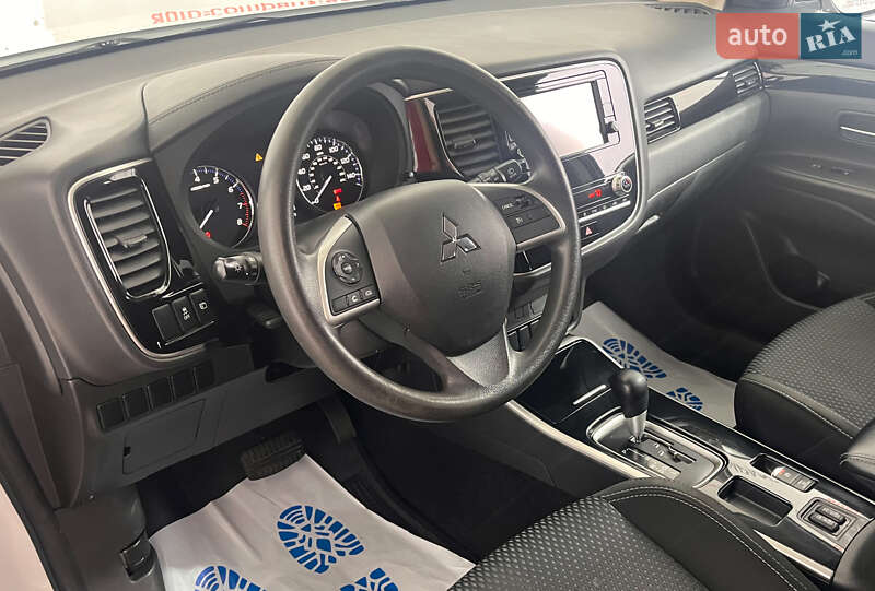 Позашляховик / Кросовер Mitsubishi Outlander 2020 в Львові