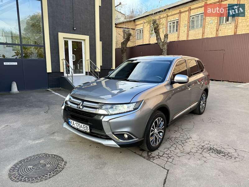 Внедорожник / Кроссовер Mitsubishi Outlander 2020 в Киеве