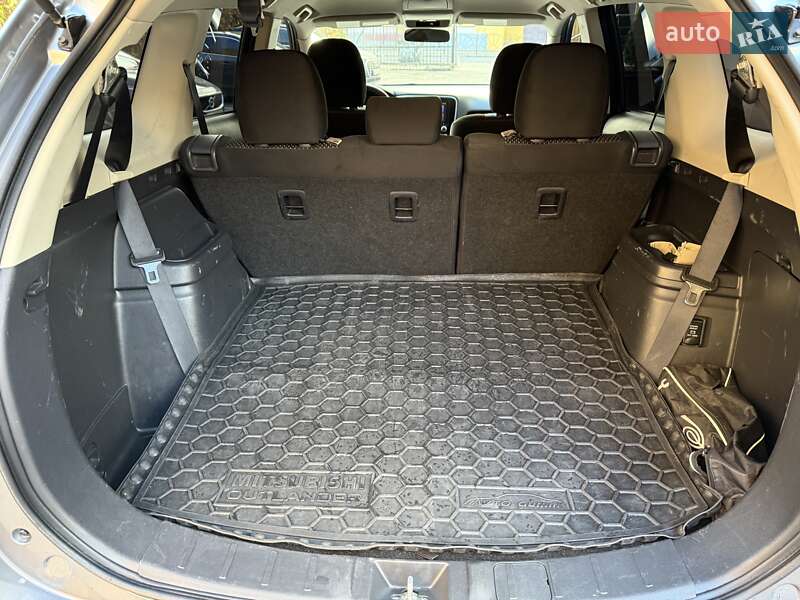 Внедорожник / Кроссовер Mitsubishi Outlander 2020 в Киеве