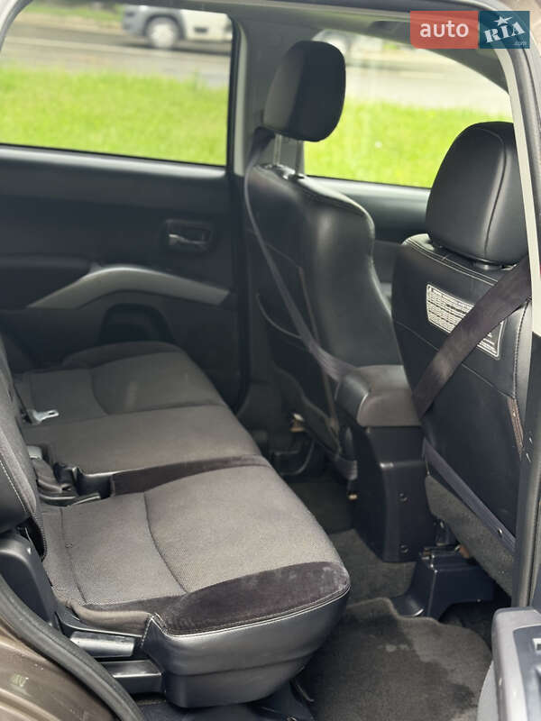 Позашляховик / Кросовер Mitsubishi Outlander 2009 в Чернівцях фото 13 Позашляховик / Кросовер Mitsubishi Outlander 2009 в Чернівцях