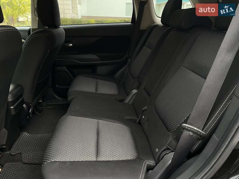 Внедорожник / Кроссовер Mitsubishi Outlander 2015 в Днепре фото 21 Внедорожник / Кроссовер Mitsubishi Outlander 2015 в Днепре