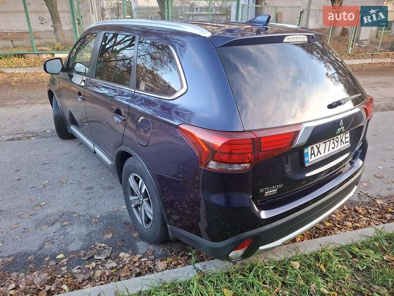 Внедорожник / Кроссовер Mitsubishi Outlander 2017 в Харькове
