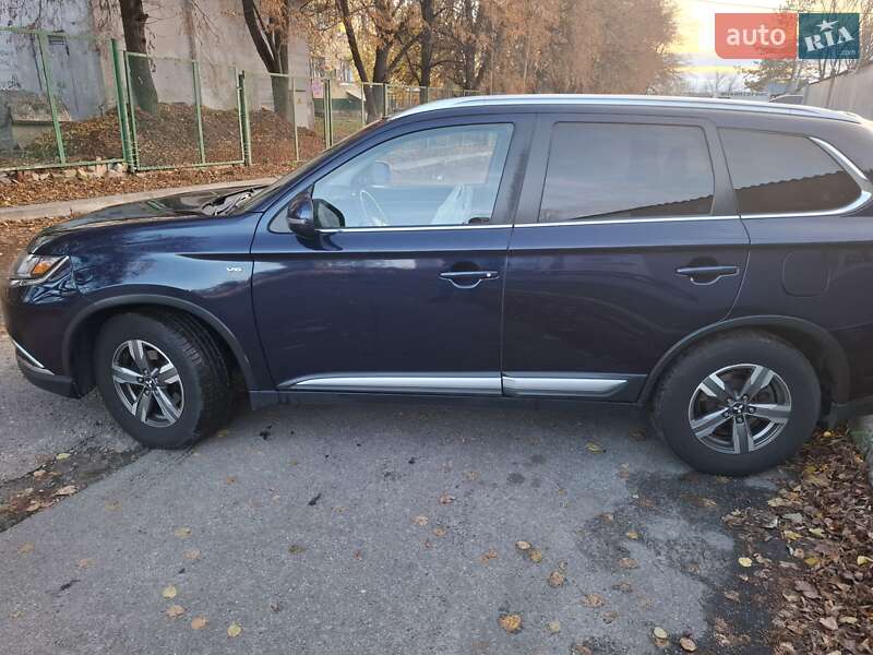 Внедорожник / Кроссовер Mitsubishi Outlander 2017 в Харькове