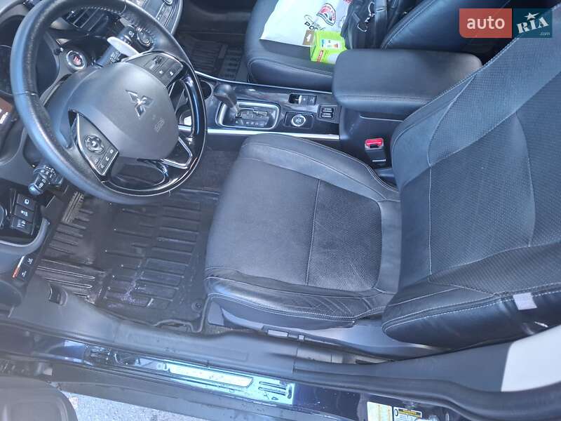 Внедорожник / Кроссовер Mitsubishi Outlander 2017 в Харькове