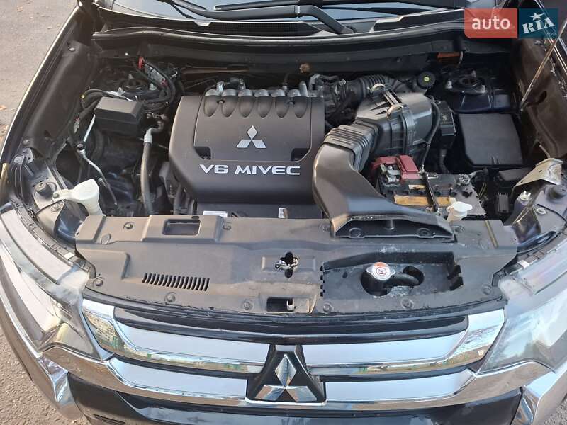 Внедорожник / Кроссовер Mitsubishi Outlander 2017 в Харькове