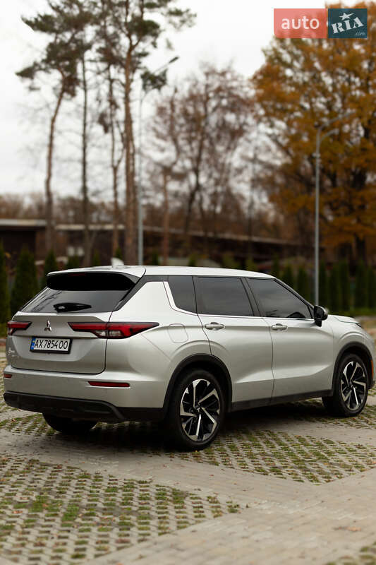 Внедорожник / Кроссовер Mitsubishi Outlander 2022 в Харькове