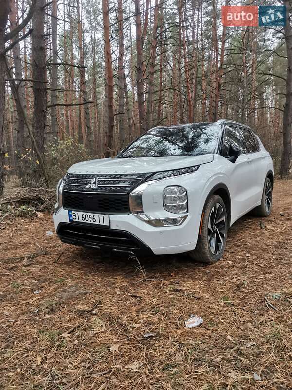 Позашляховик / Кросовер Mitsubishi Outlander 2023 в Полтаві фото Позашляховик / Кросовер Mitsubishi Outlander 2023 в Полтаві