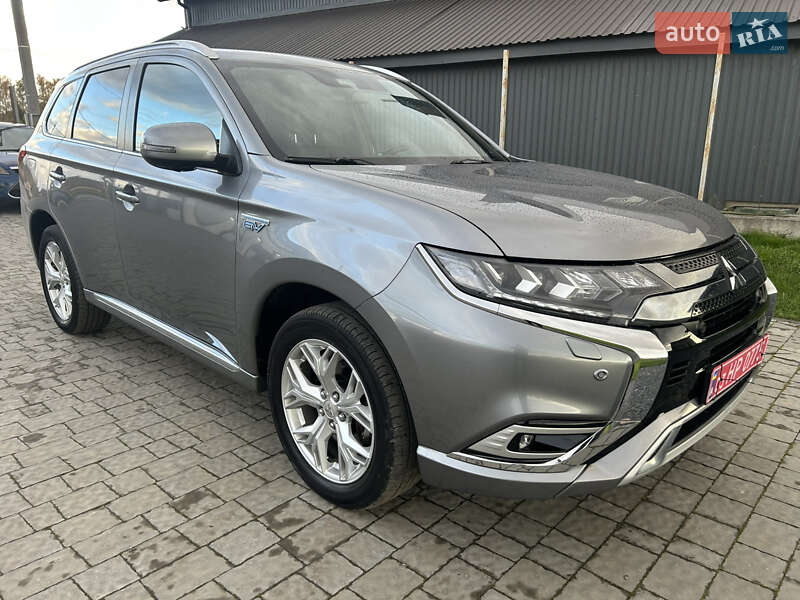 Внедорожник / Кроссовер Mitsubishi Outlander 2020 в Буске