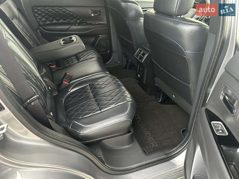 Внедорожник / Кроссовер Mitsubishi Outlander 2020 в Буске