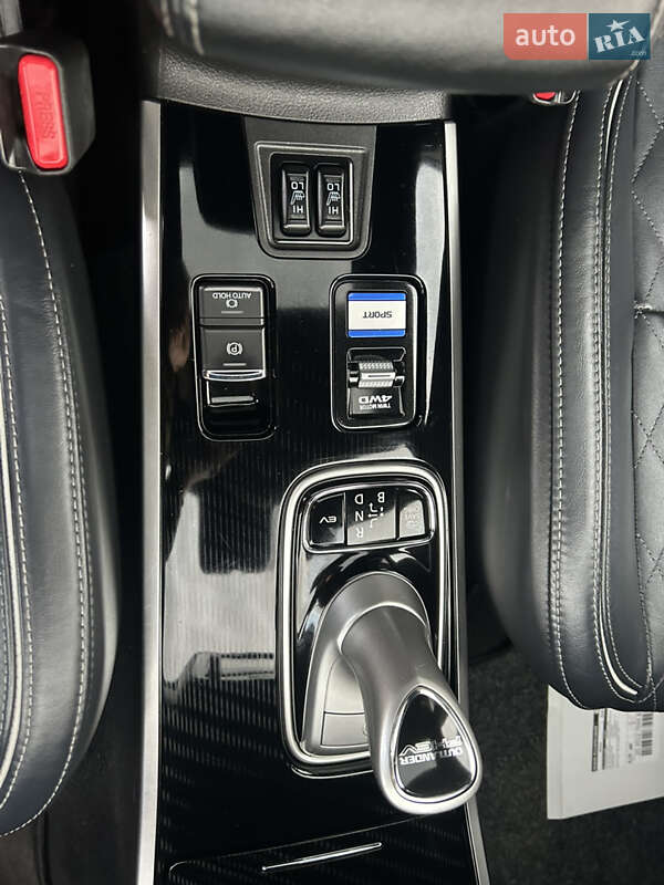 Внедорожник / Кроссовер Mitsubishi Outlander 2020 в Буске