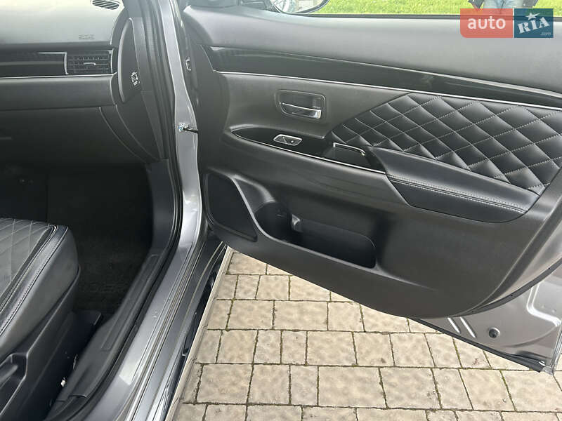 Внедорожник / Кроссовер Mitsubishi Outlander 2020 в Буске