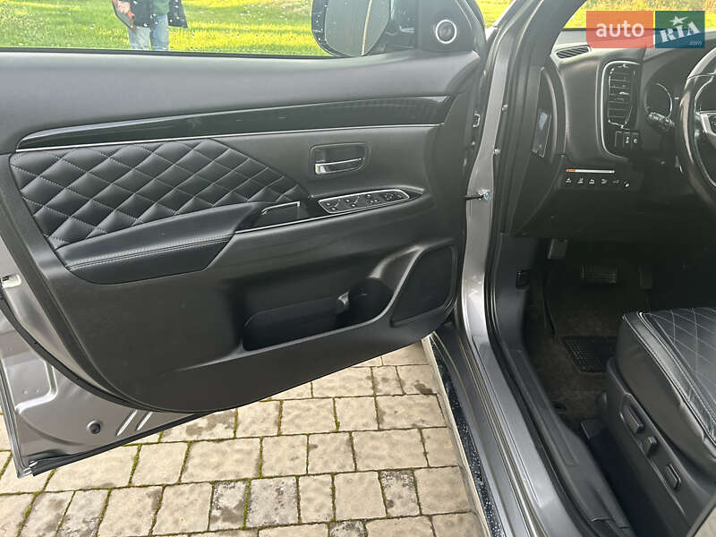 Внедорожник / Кроссовер Mitsubishi Outlander 2020 в Буске