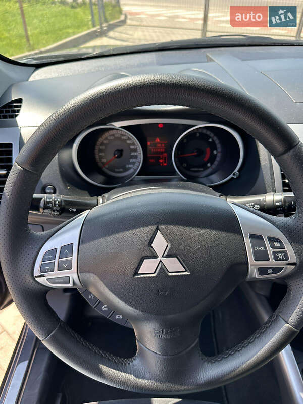 Внедорожник / Кроссовер Mitsubishi Outlander 2008 в Кременце