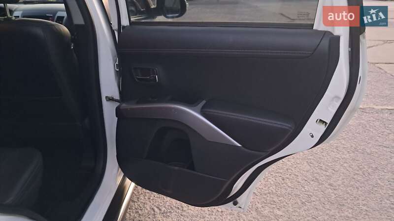 Внедорожник / Кроссовер Mitsubishi Outlander 2011 в Львове фото 24 Внедорожник / Кроссовер Mitsubishi Outlander 2011 в Львове