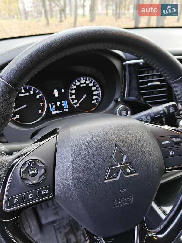 Позашляховик / Кросовер Mitsubishi Outlander 2021 в Сумах